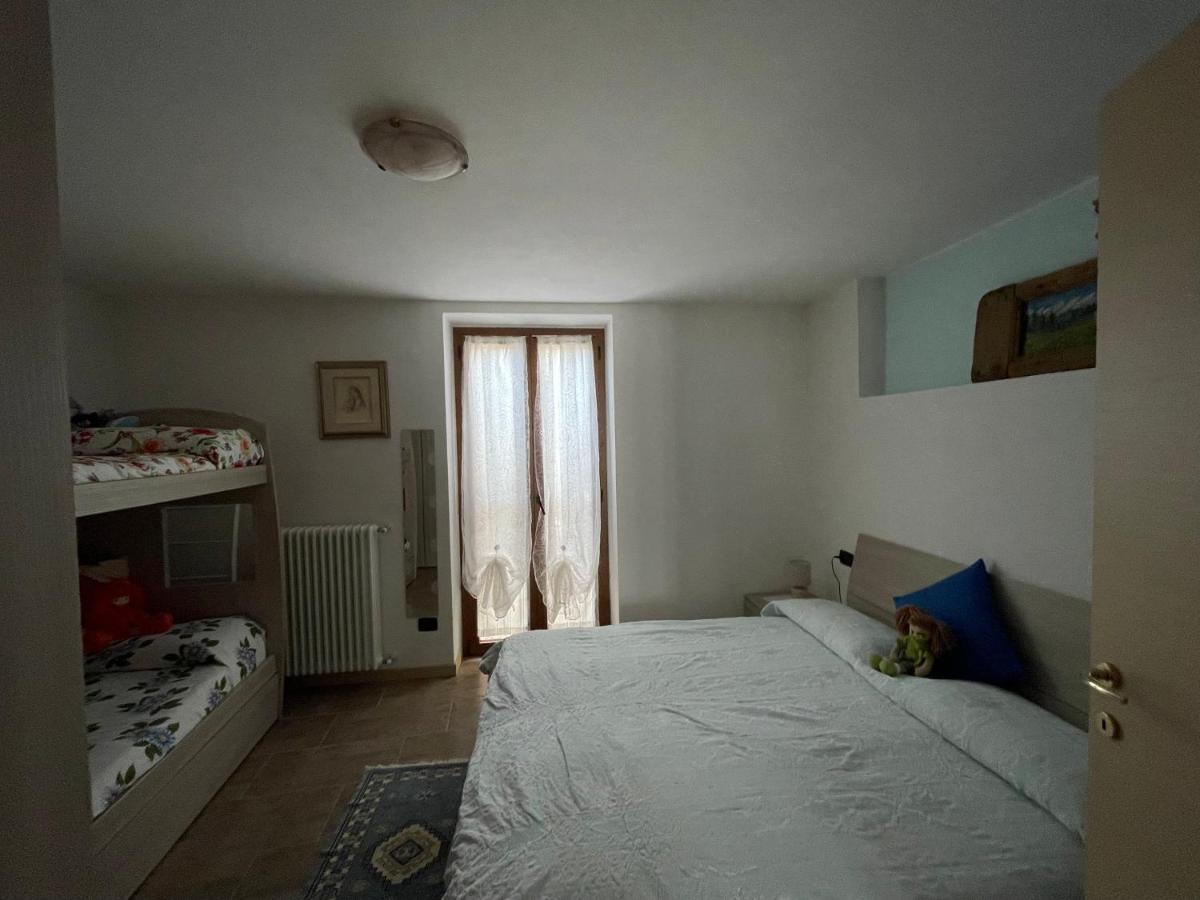 La Casa Di Pucci Nel Borgo Affrescato Di Parlasco Cortenova Exterior foto